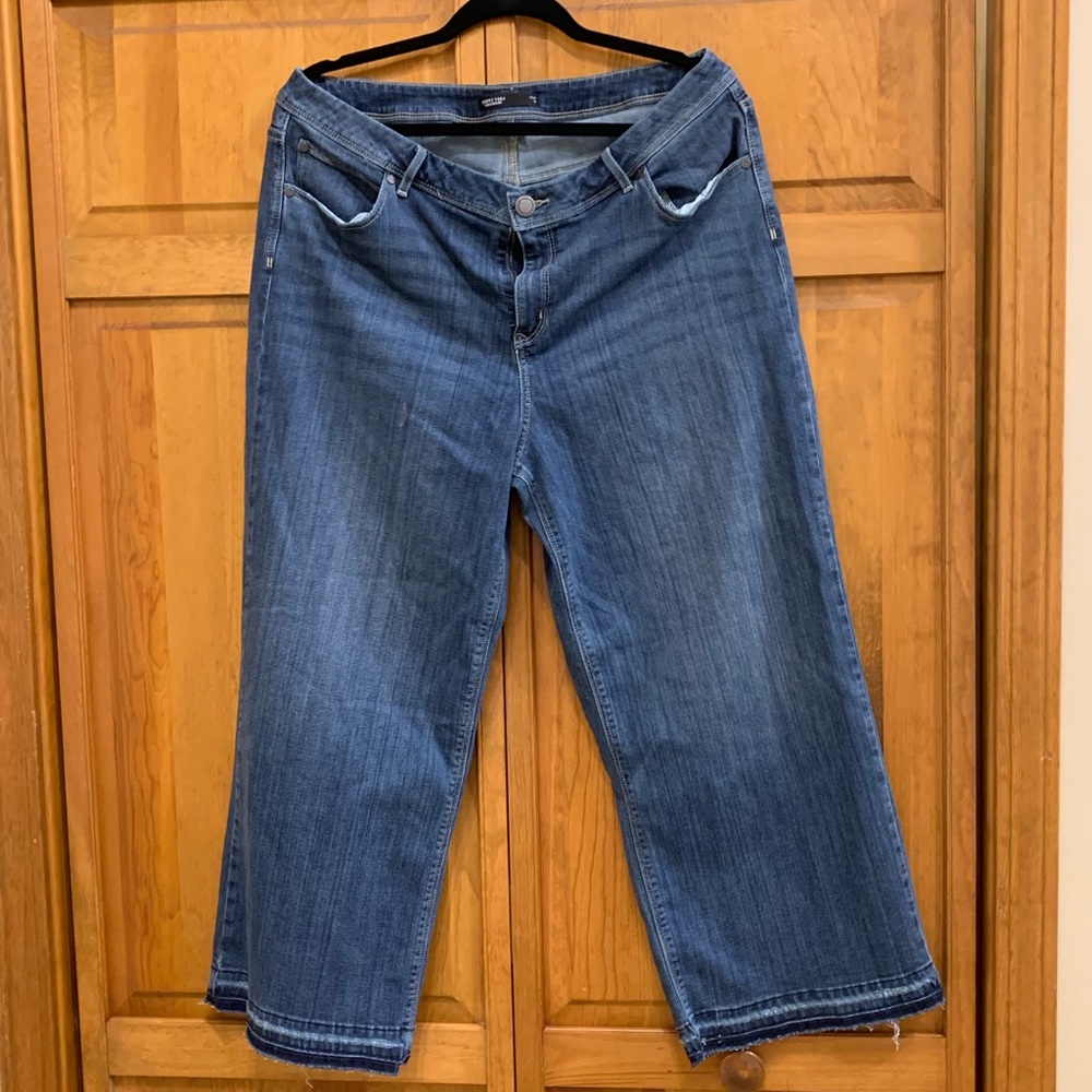 Simply Vera Vera Wang wide legged crop jeans